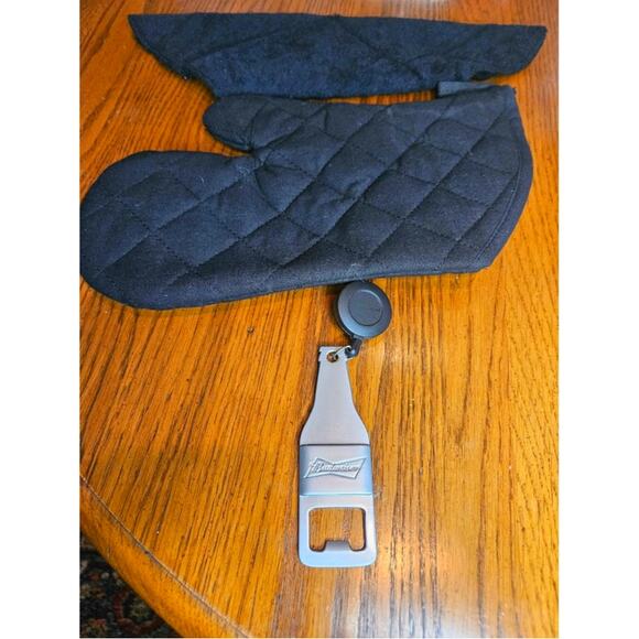 Budweiser New Apron Bottle opener Mitt cloth IInsulated pocket Adjust neckstrap - Picture 9 of 9